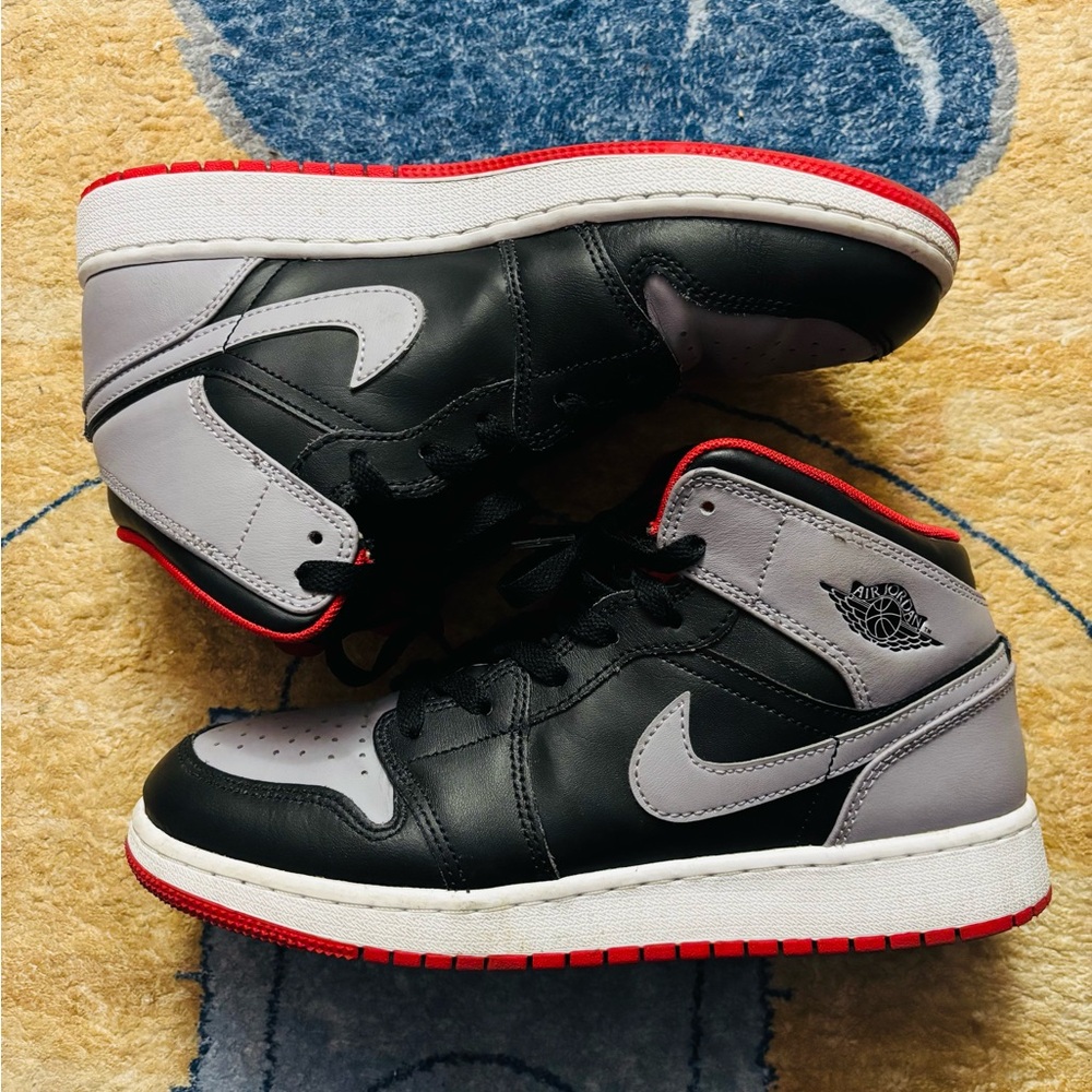 ✨Air Jordan 1 Mid Bred Shadow✨